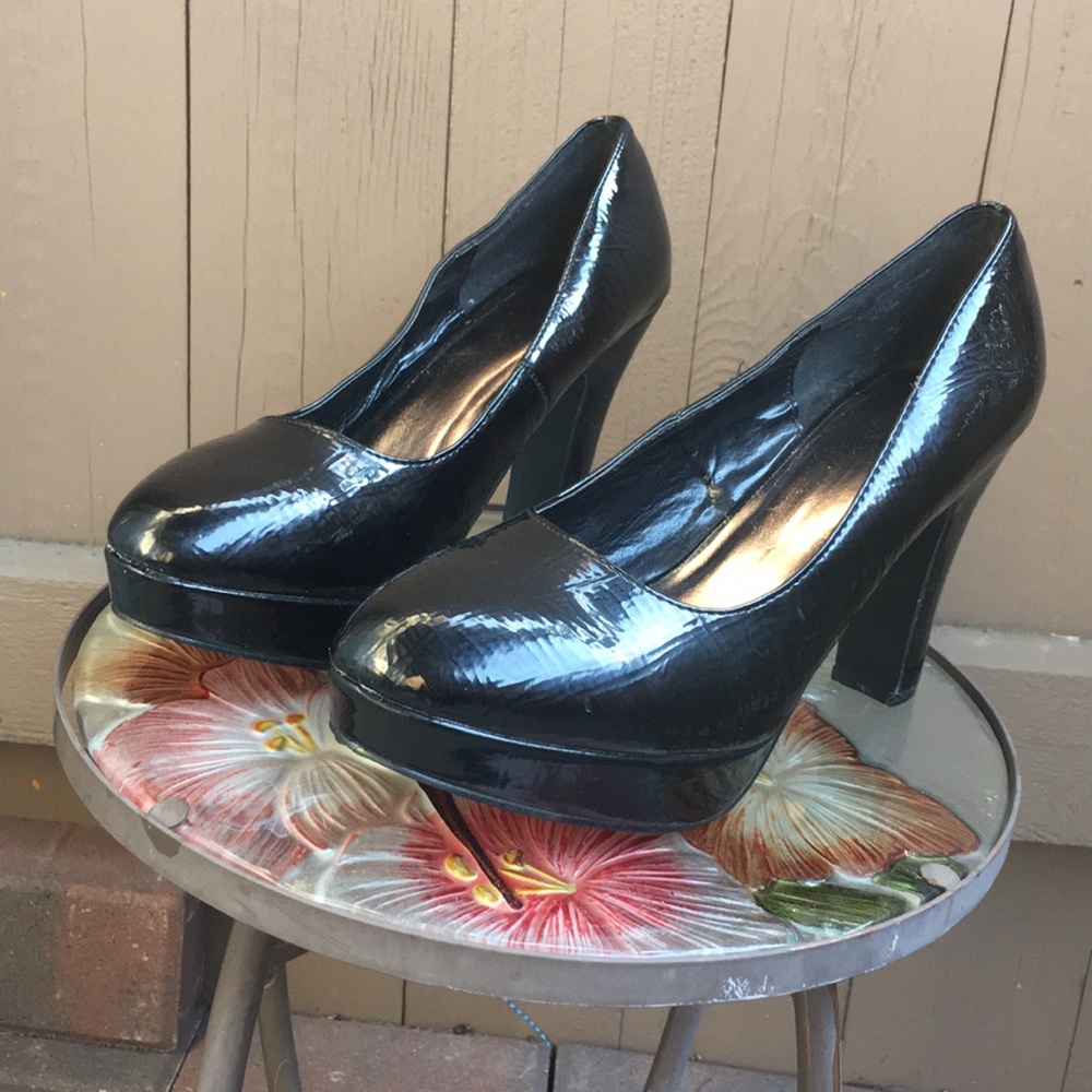 Avenue Black Heels Size 10W style Diane